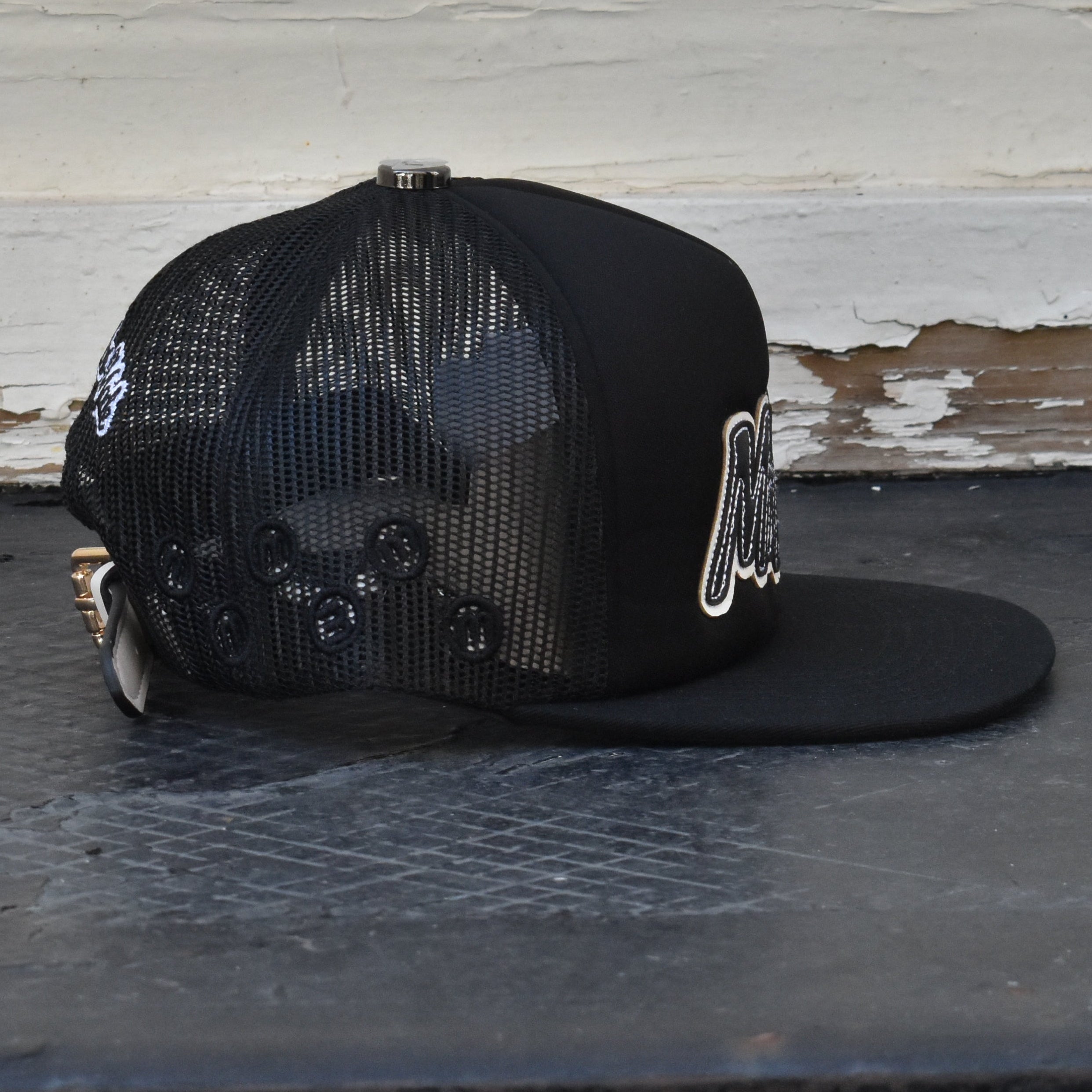 MILLIONS 'B/W' TRUCKER HAT